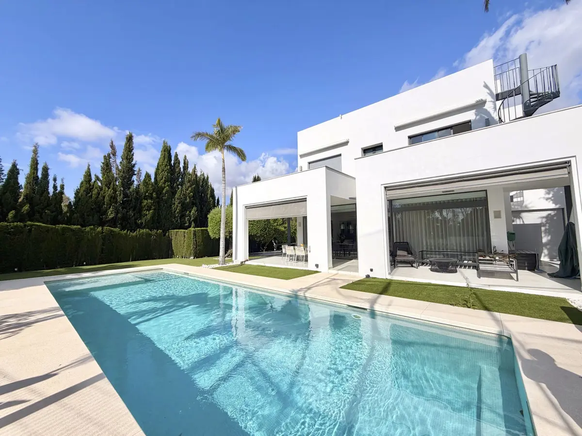 Detached Villa in Nueva Andalucía