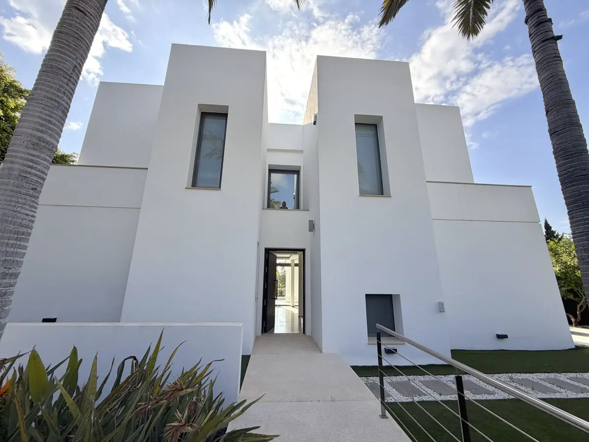 Detached Villa in Nueva Andalucía
