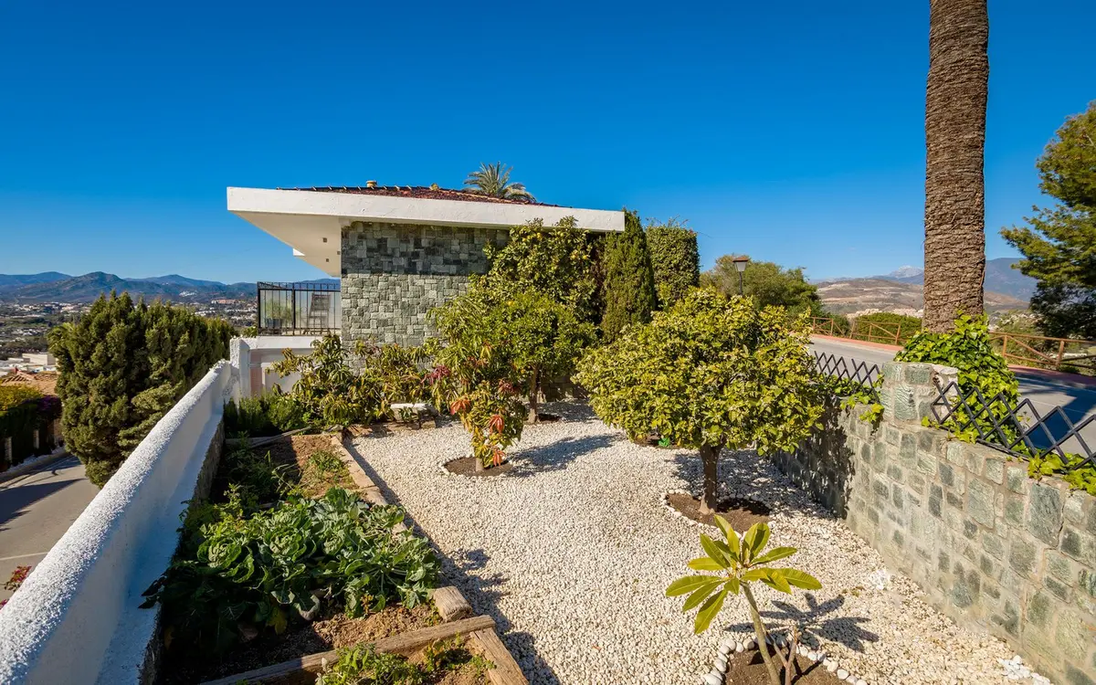 Detached Villa in Nueva Andalucía