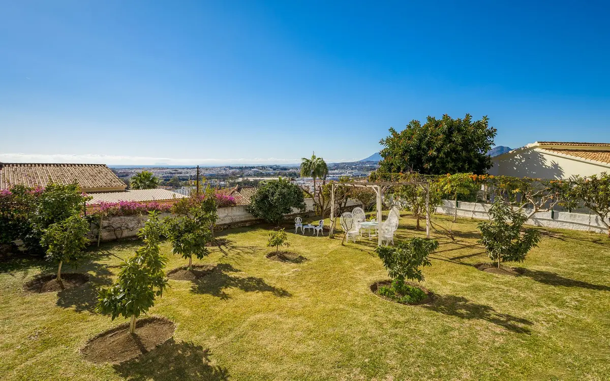 Detached Villa in Nueva Andalucía