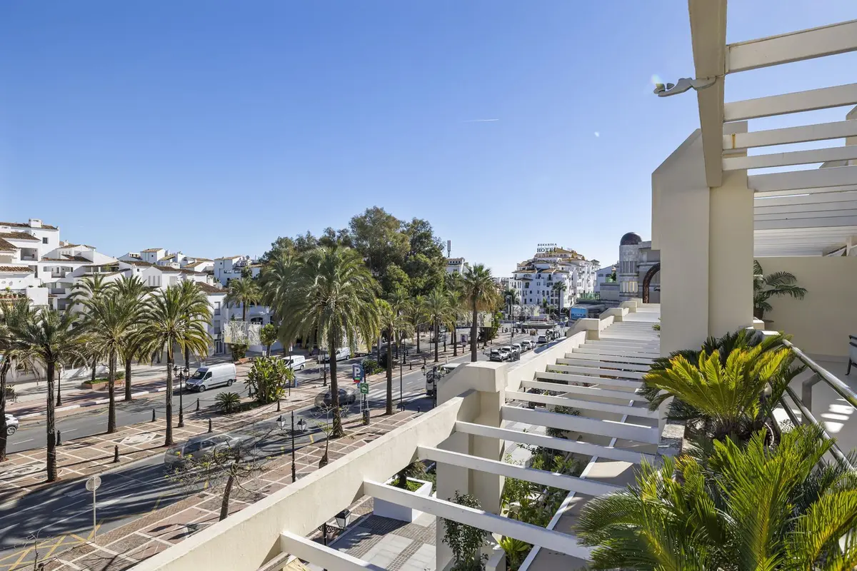 Middle Floor Apartment in Puerto Banús
