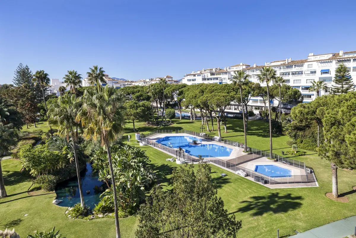 Middle Floor Apartment in Puerto Banús