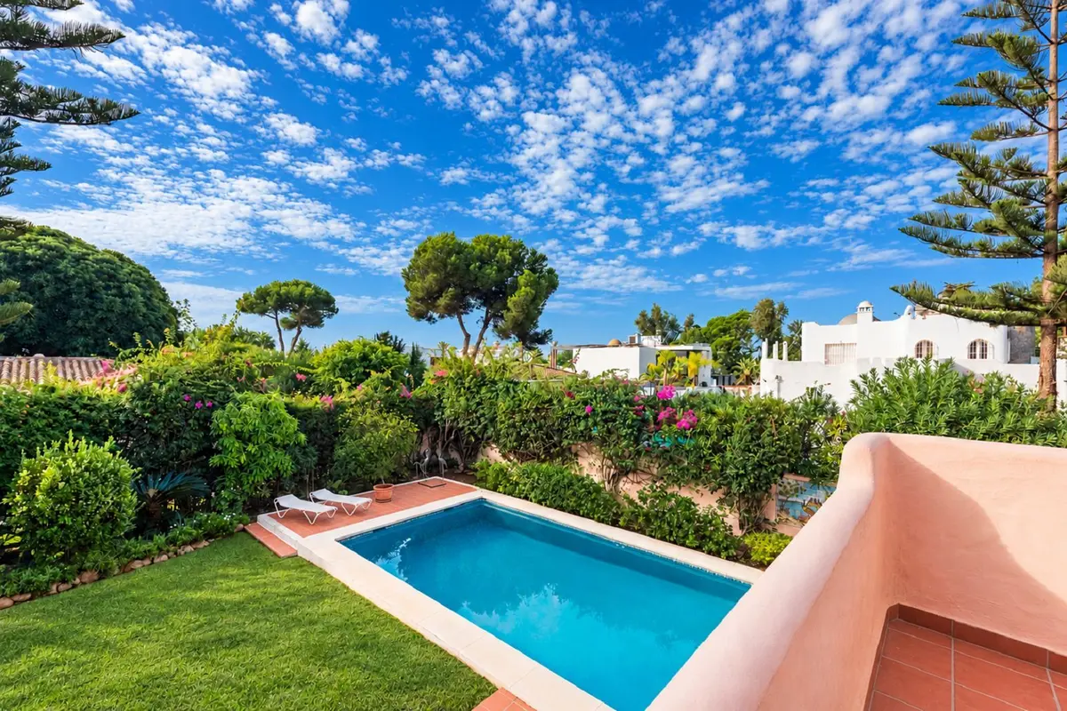 Detached Villa in El Paraiso