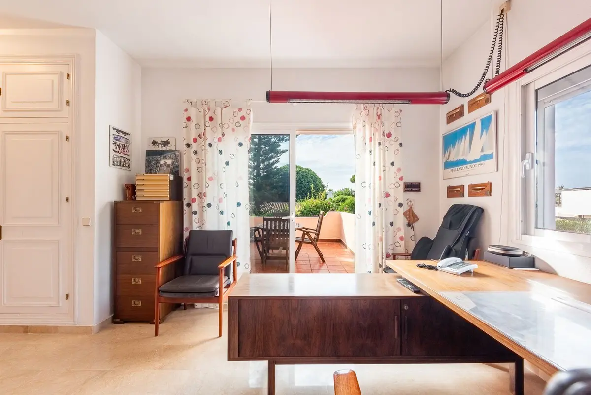 Detached Villa in El Paraiso