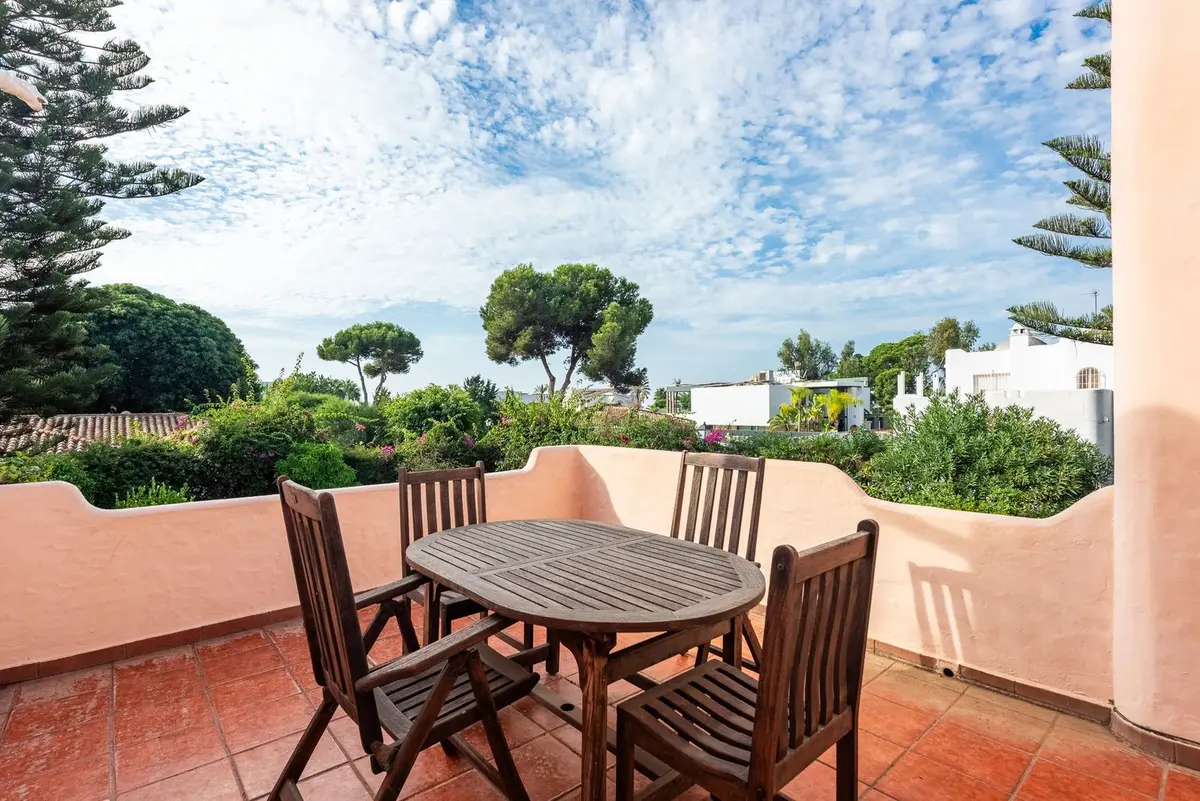 Detached Villa in El Paraiso