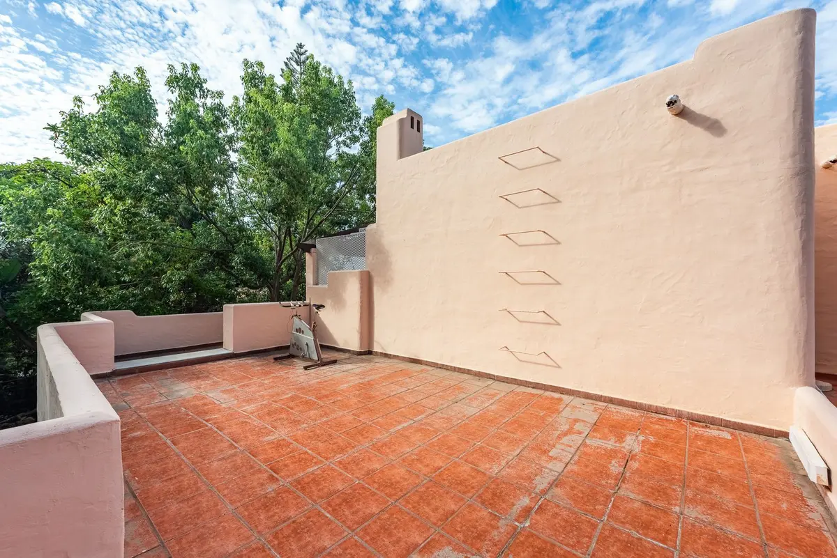 Detached Villa in El Paraiso