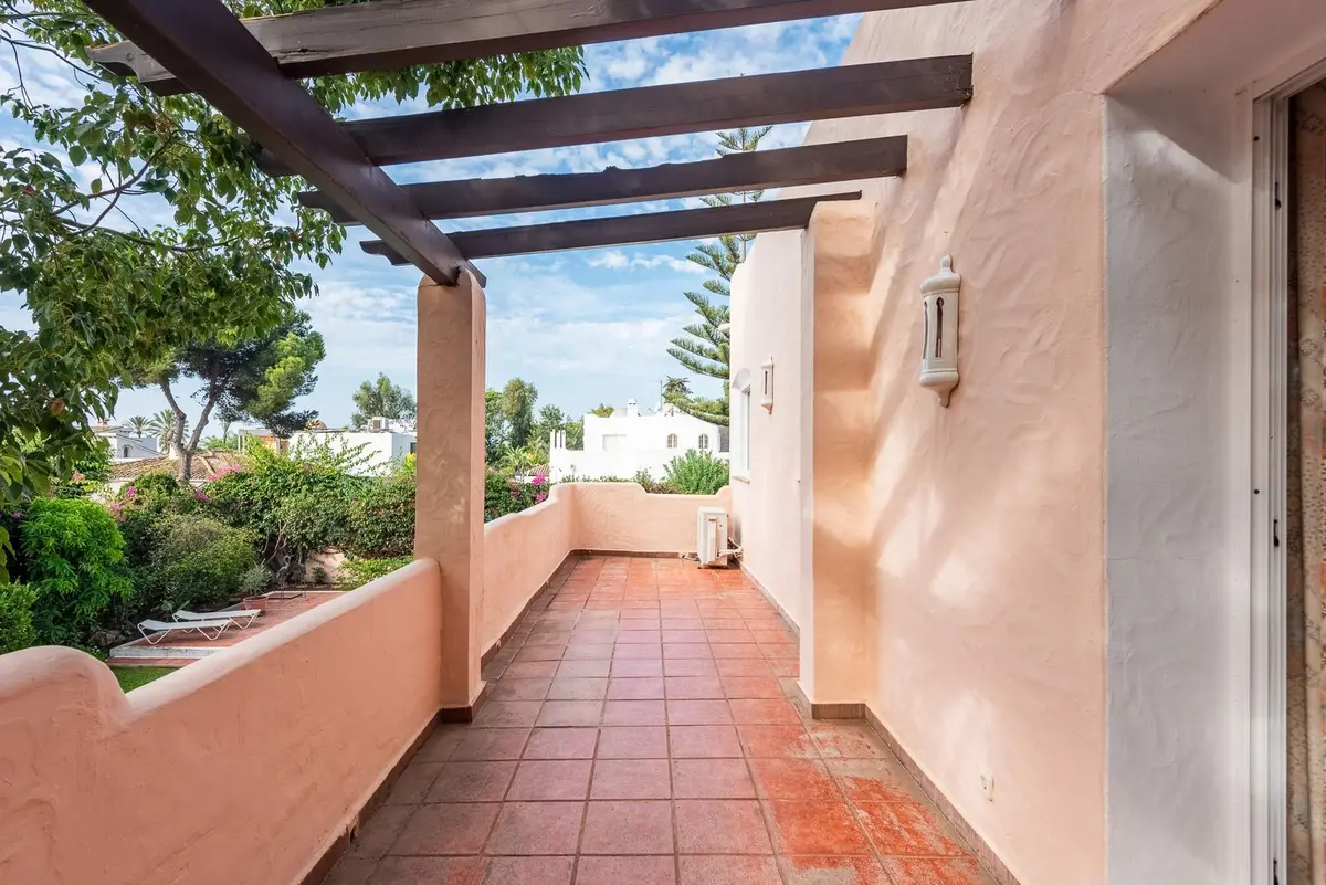 Detached Villa in El Paraiso