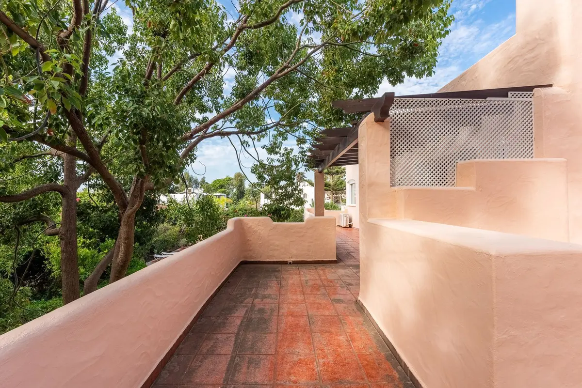 Detached Villa in El Paraiso