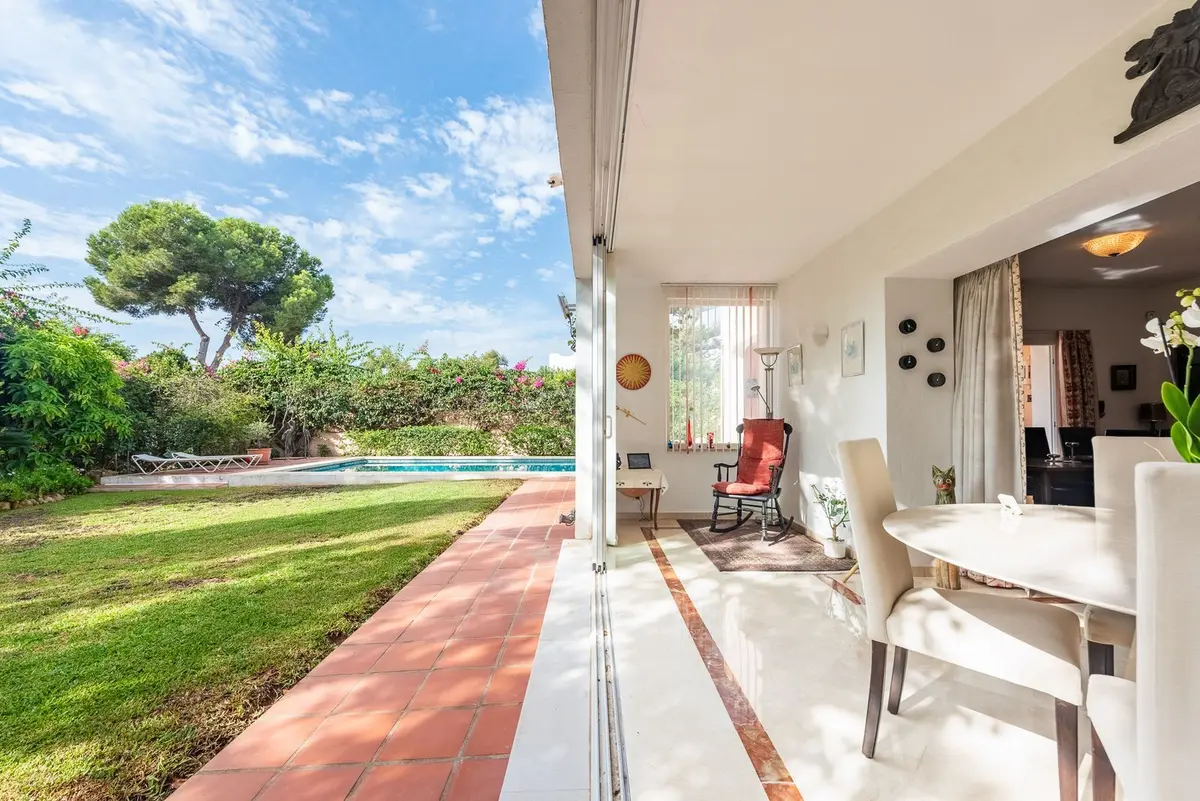 Detached Villa in El Paraiso
