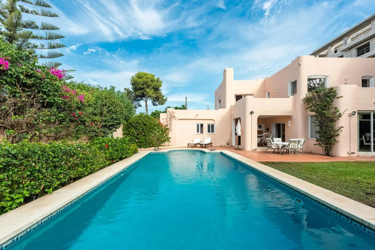 Detached Villa in El Paraiso