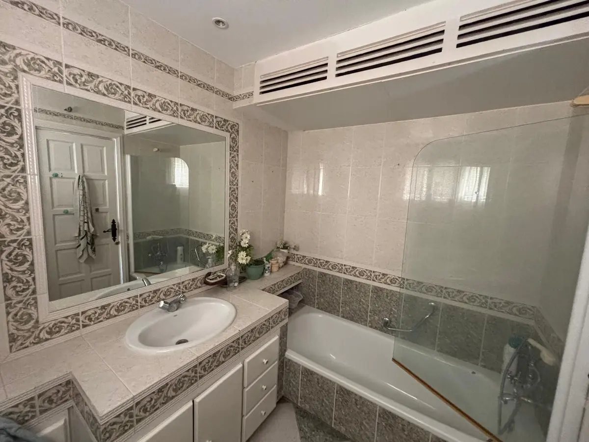 Middle Floor Apartment in Nueva Andalucía