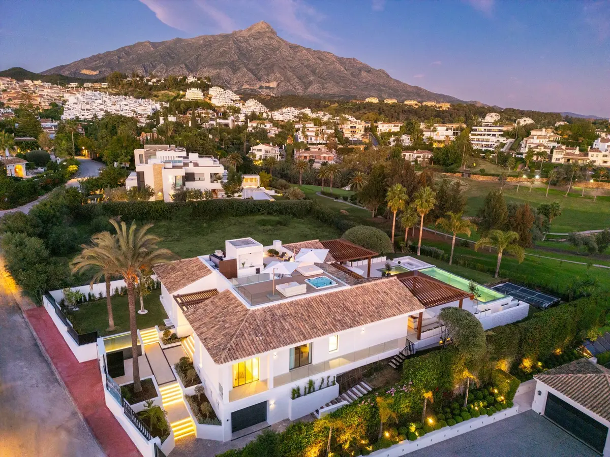 Detached Villa in Nueva Andalucía