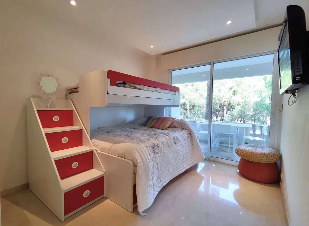 Middle Floor Apartment in Estepona