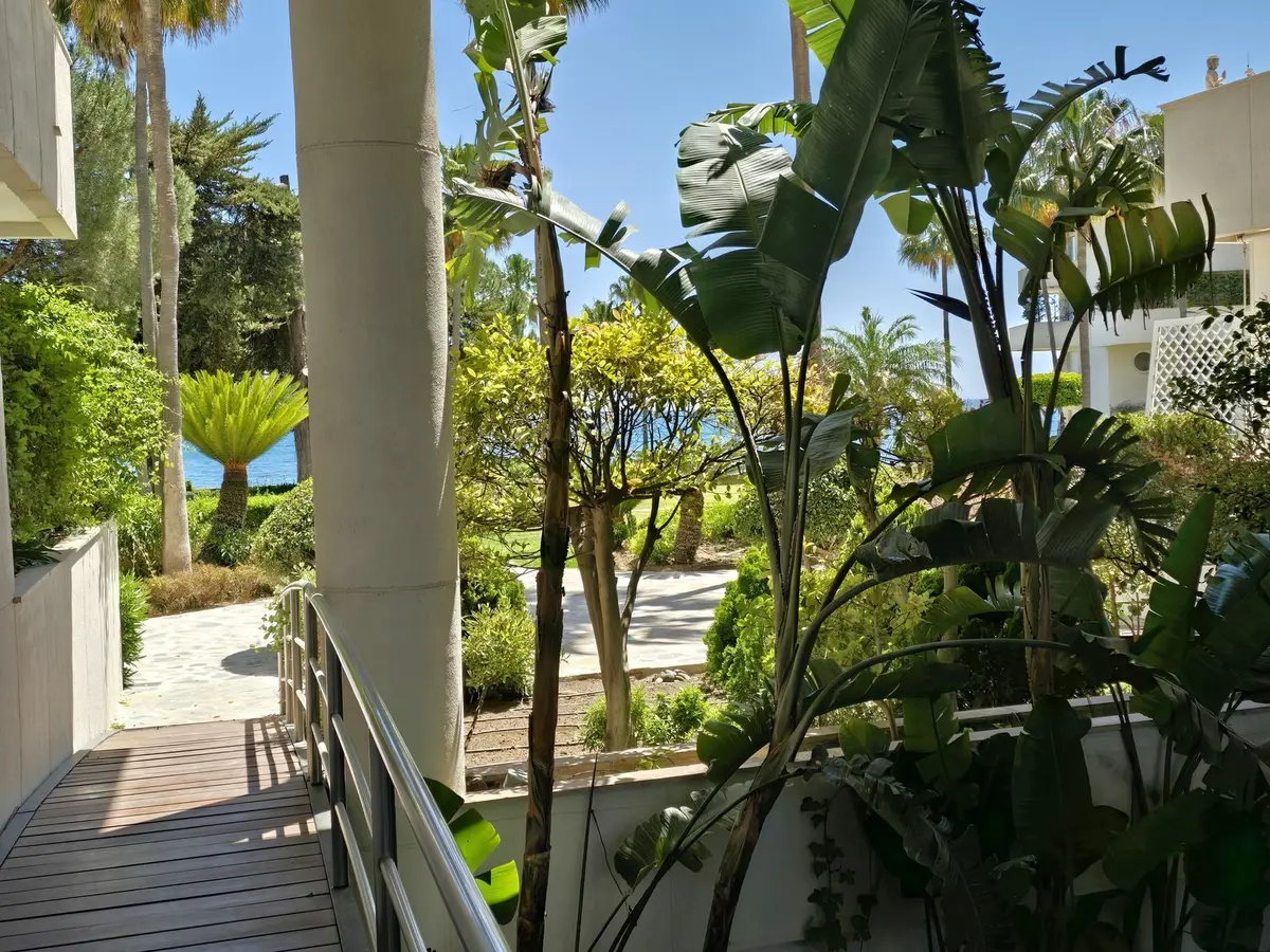 Middle Floor Apartment in Estepona