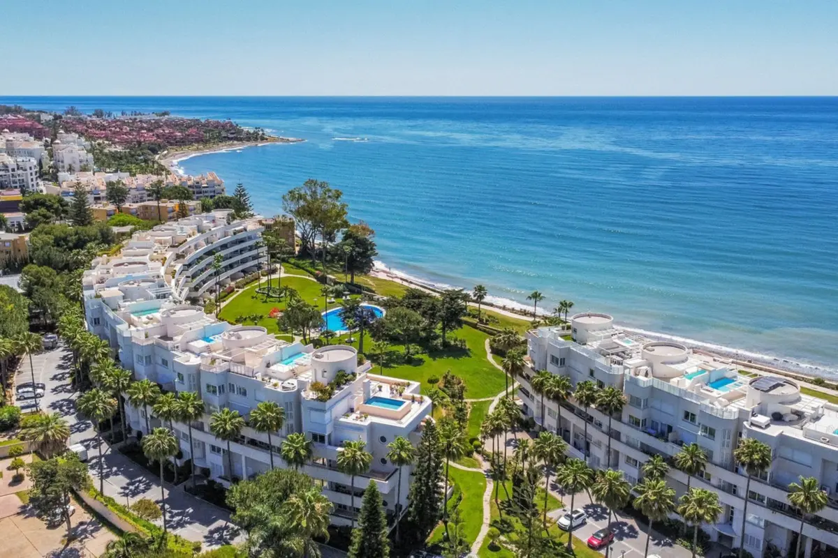 Middle Floor Apartment in Estepona