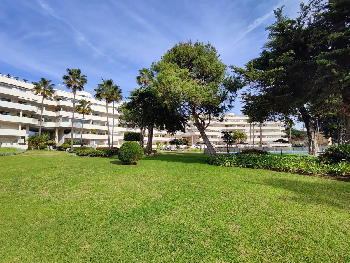 Middle Floor Apartment in Estepona