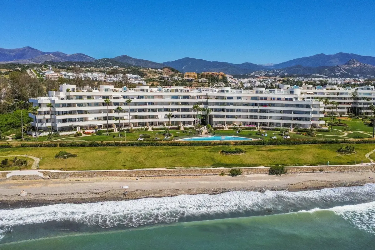 Middle Floor Apartment in Estepona