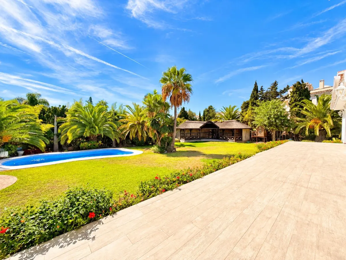 Detached Villa in El Paraiso