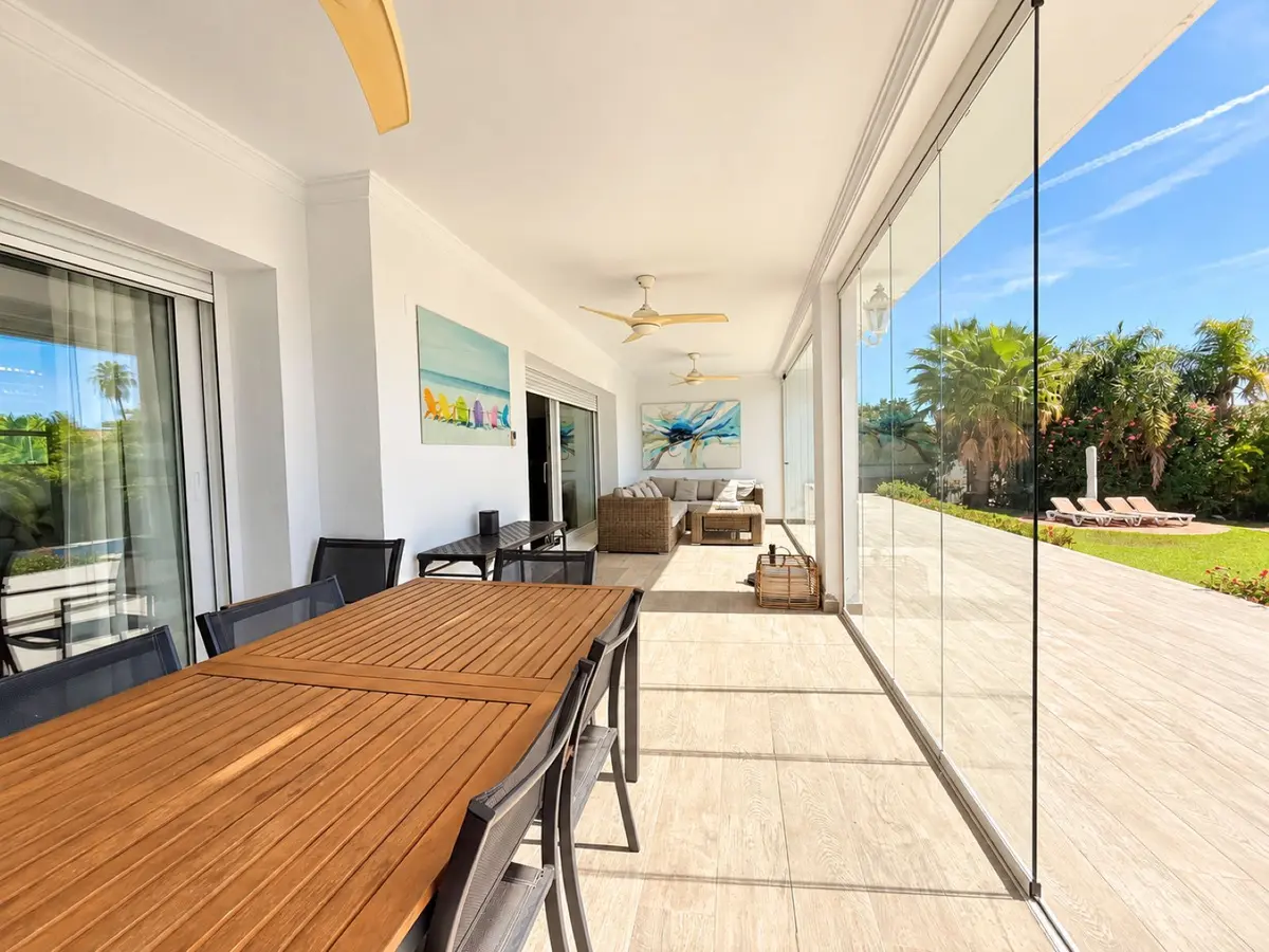 Detached Villa in El Paraiso