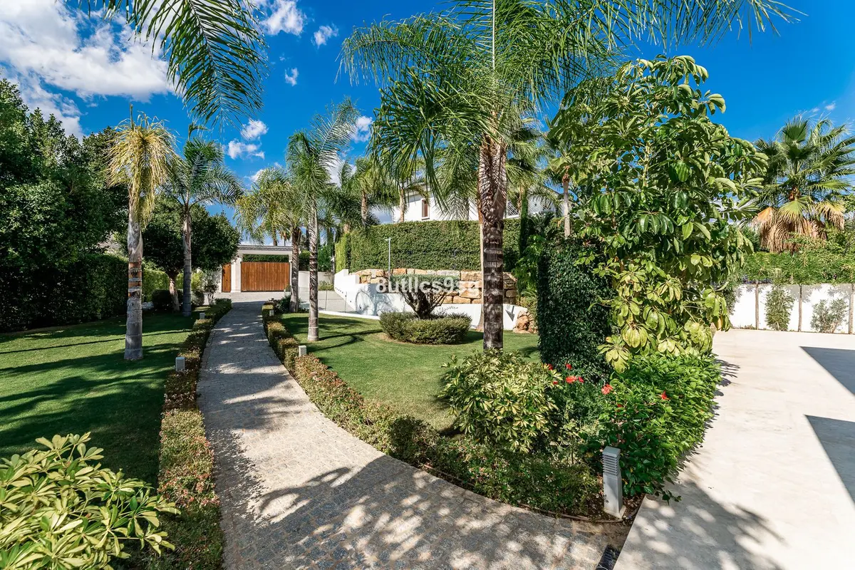 Detached Villa in Nueva Andalucía