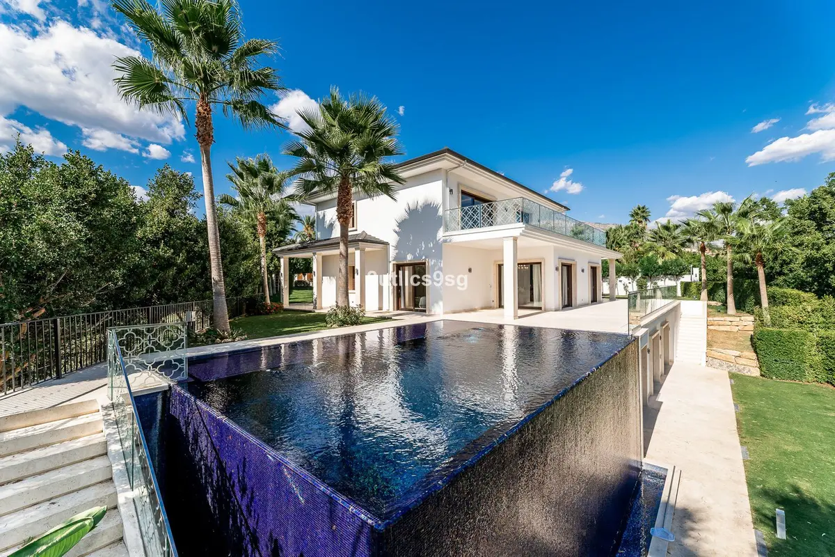 Detached Villa in Nueva Andalucía
