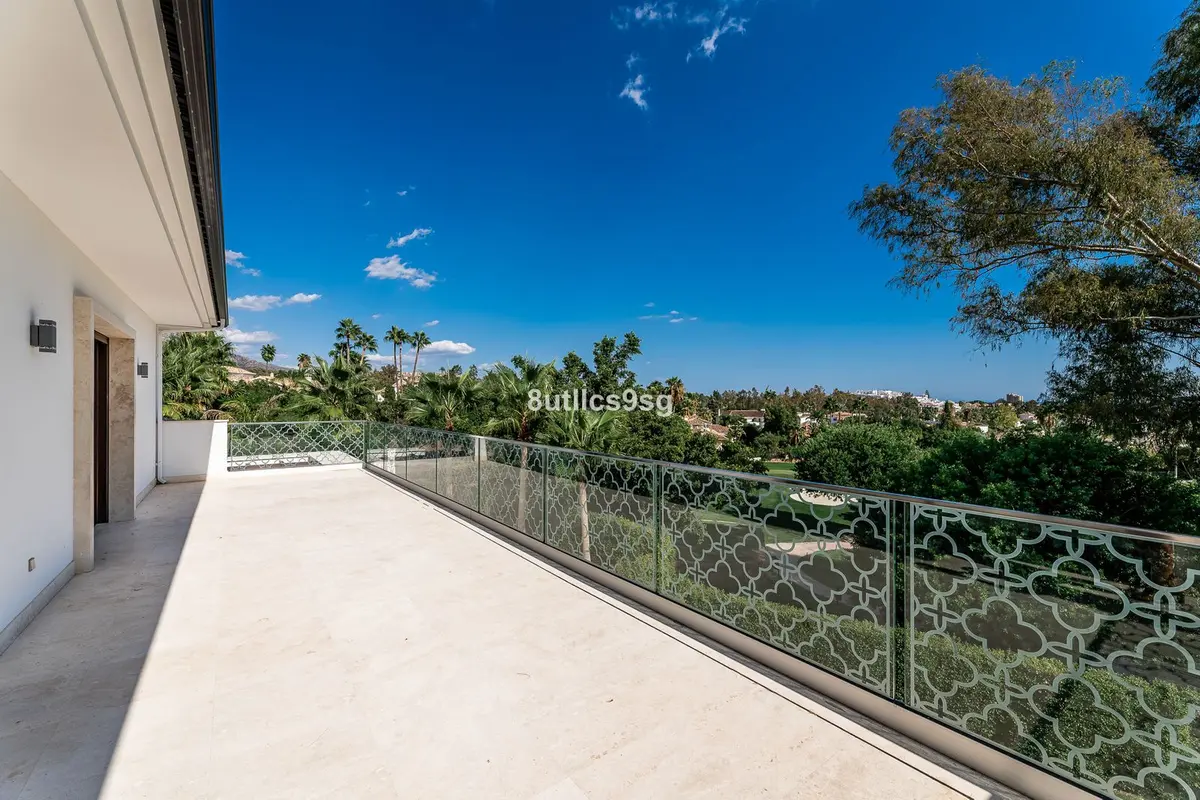 Detached Villa in Nueva Andalucía