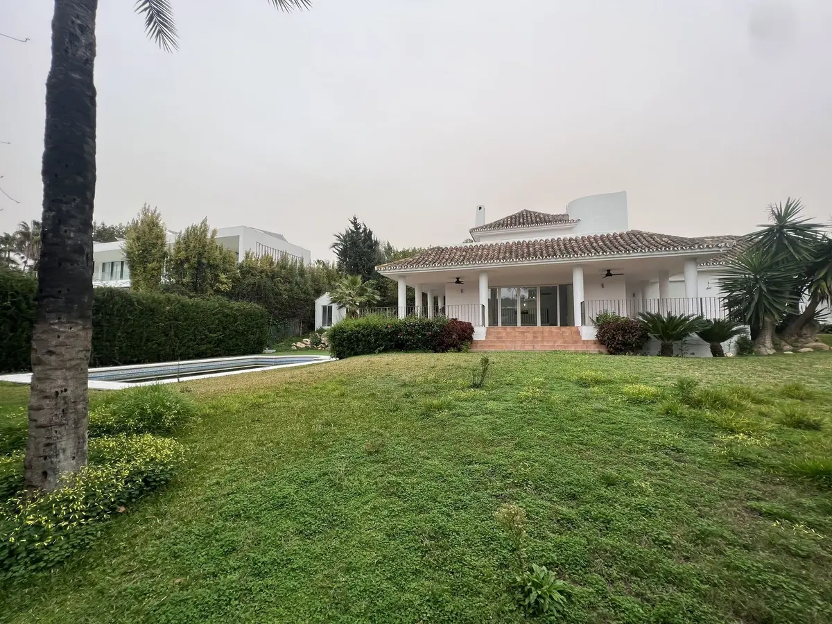 Detached Villa in Nueva Andalucía