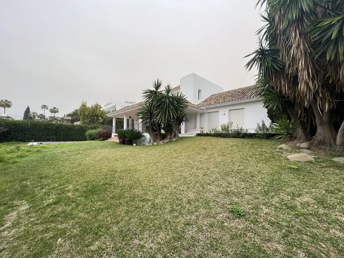 Detached Villa in Nueva Andalucía