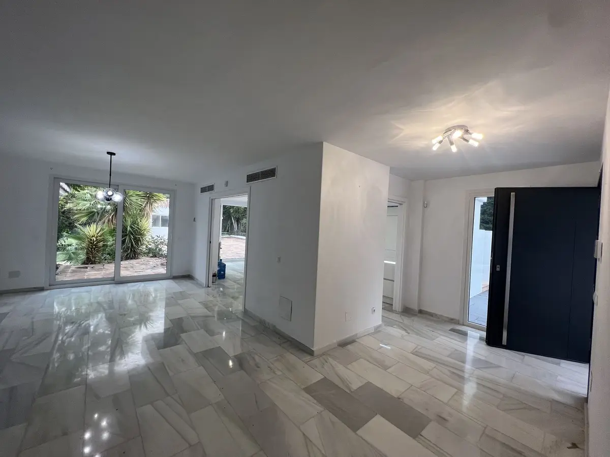 Detached Villa in Nueva Andalucía