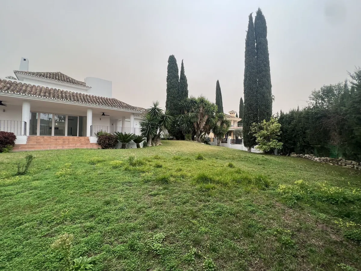 Detached Villa in Nueva Andalucía