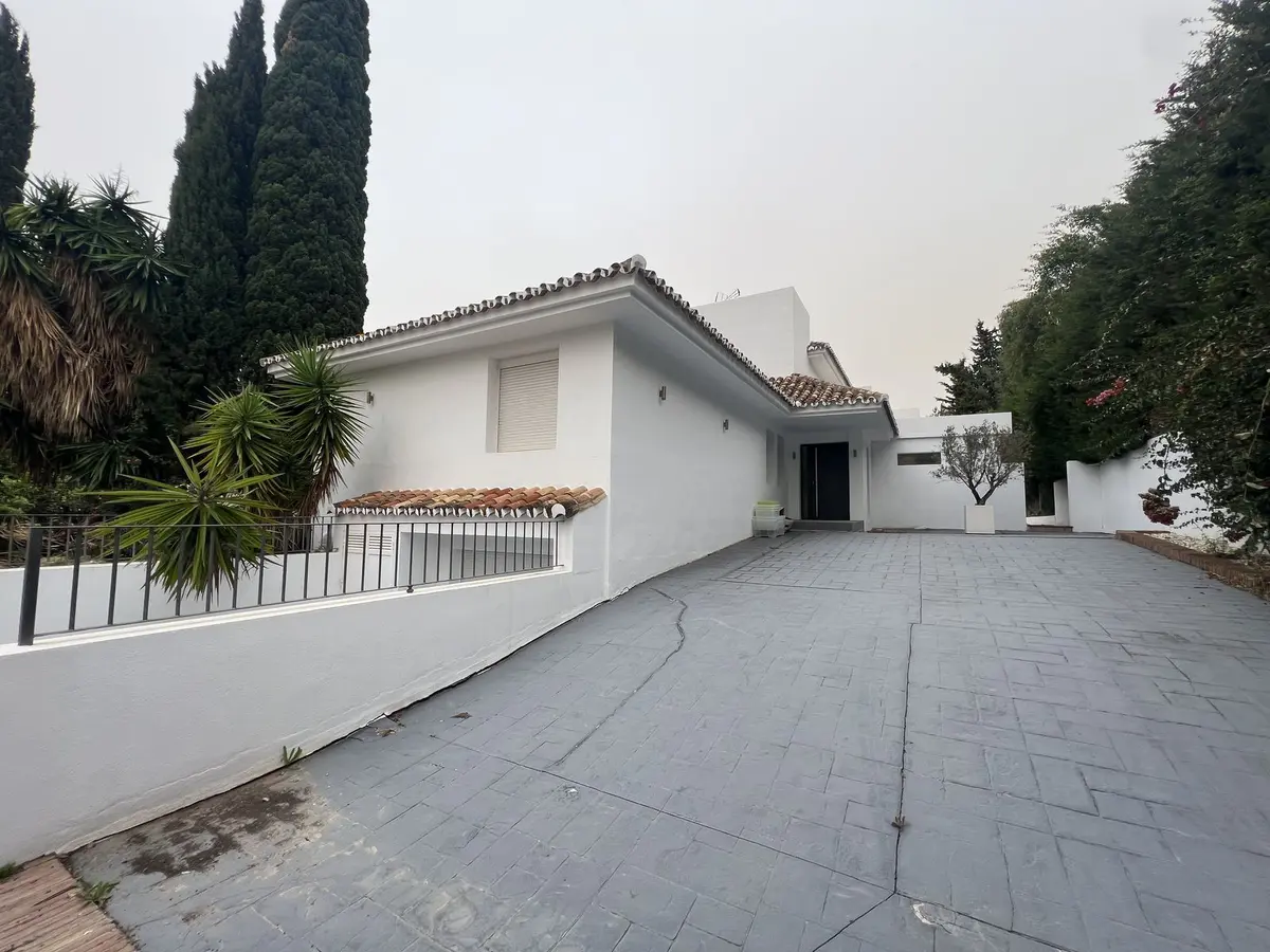 Detached Villa in Nueva Andalucía