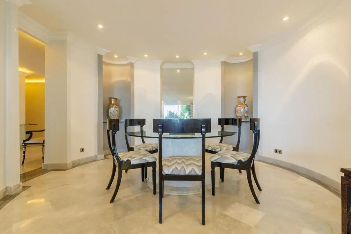 Middle Floor Apartment in Puerto Banús