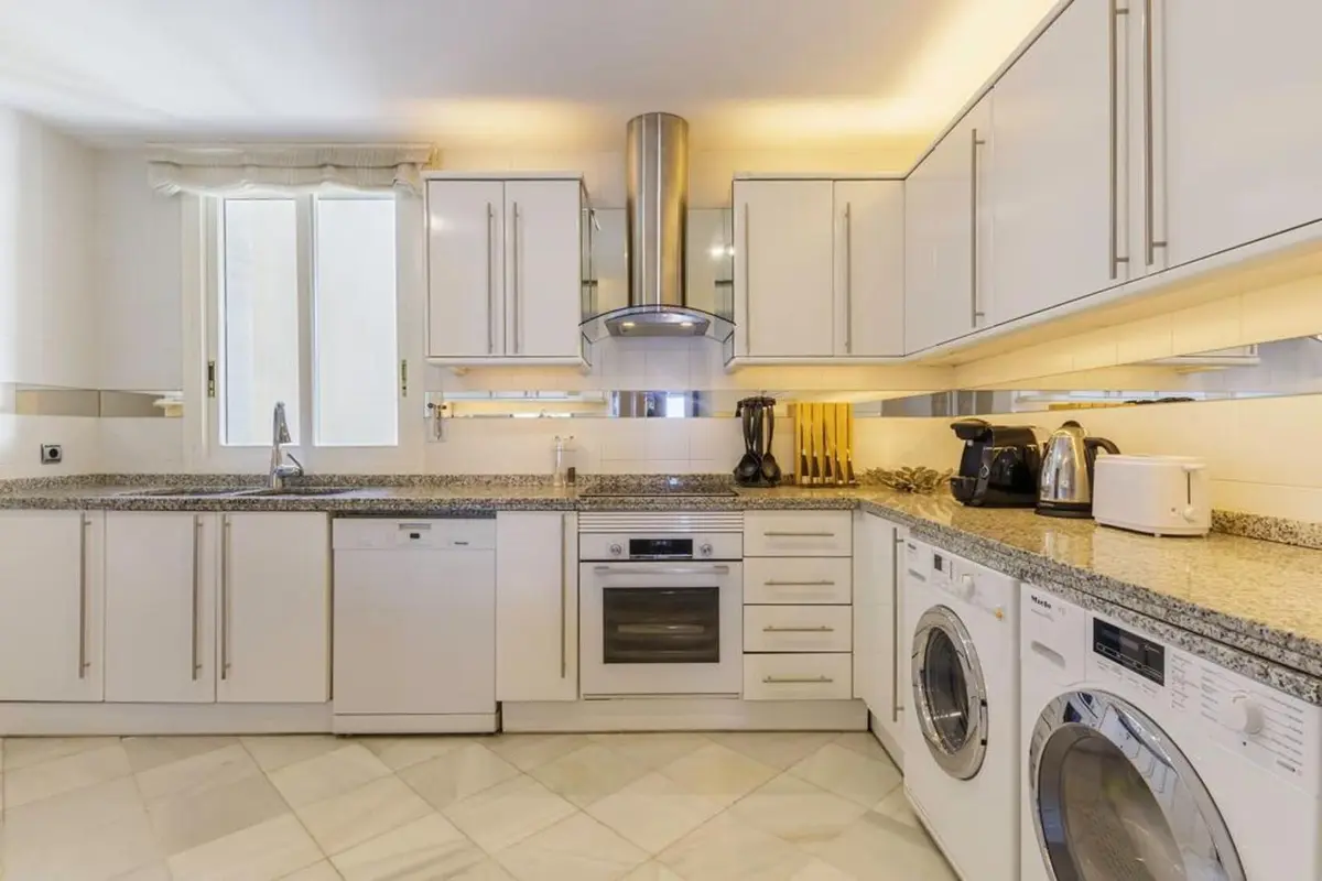 Middle Floor Apartment in Puerto Banús