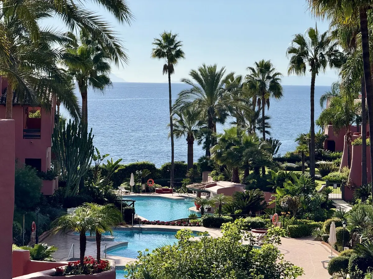 Middle Floor Apartment in Estepona