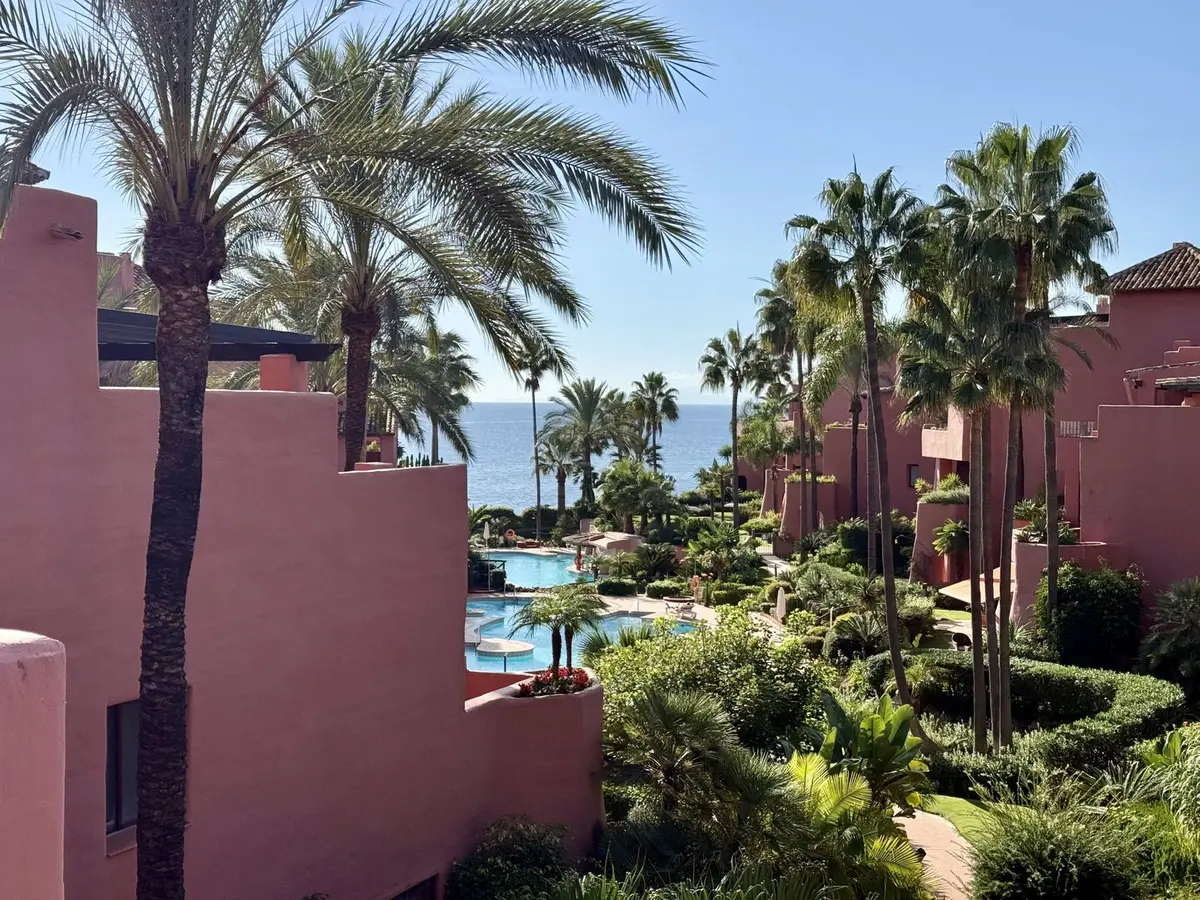 Middle Floor Apartment in Estepona