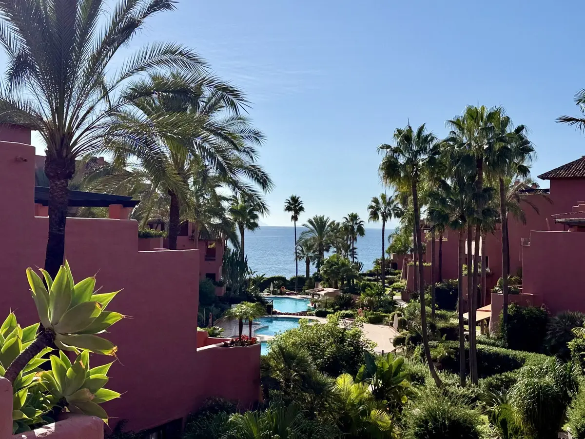 Middle Floor Apartment in Estepona