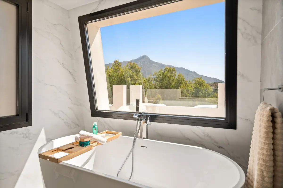 Detached Villa in Nueva Andalucía