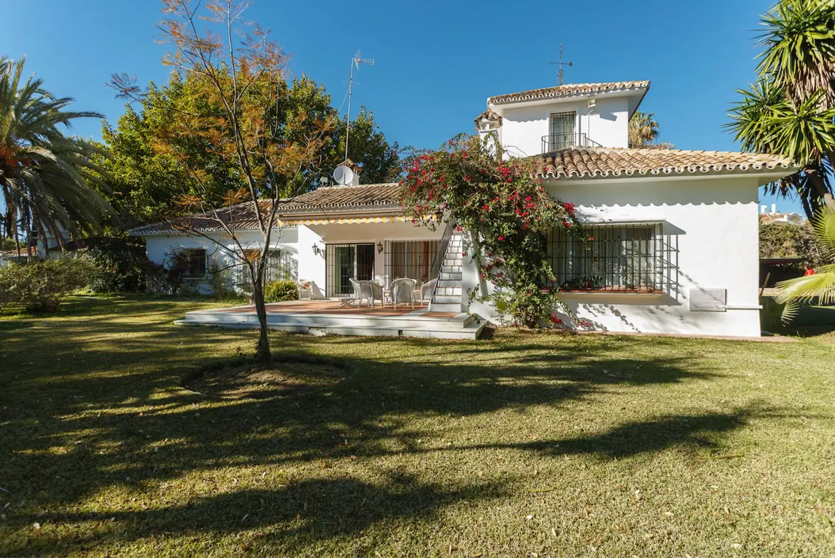 Detached Villa in Guadalmina Baja