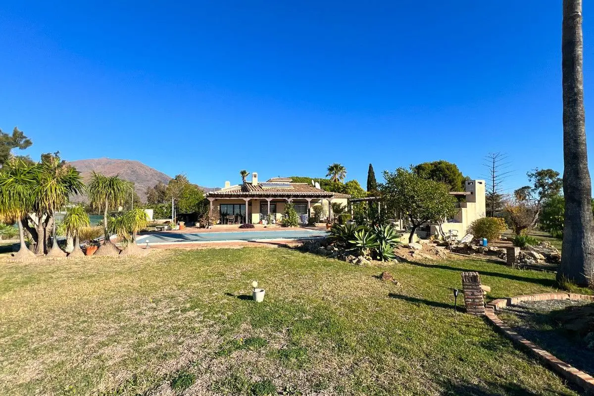 Detached Villa in Estepona