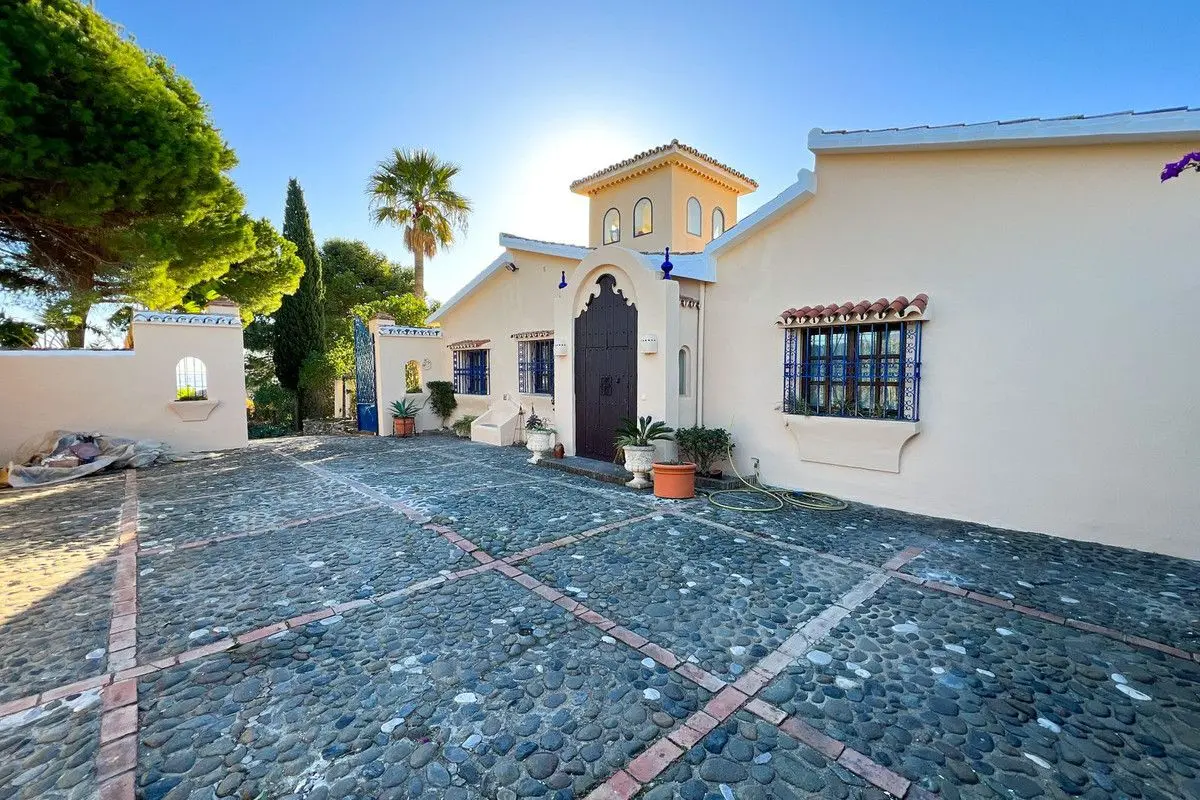 Detached Villa in Estepona