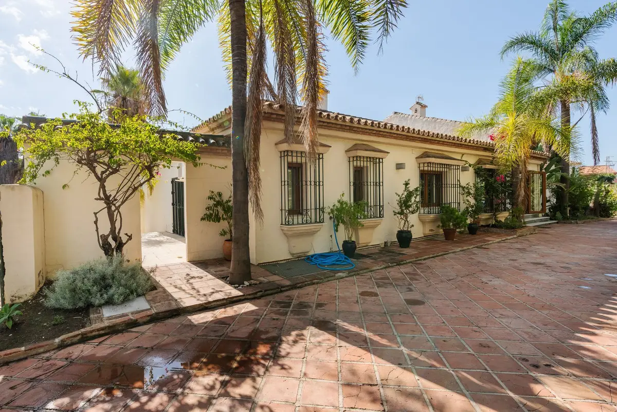 Detached Villa in Estepona