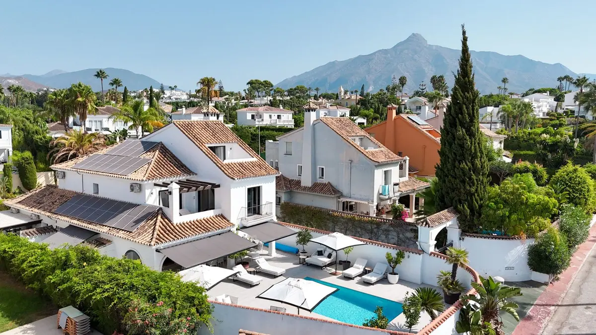 Detached Villa in Nueva Andalucía