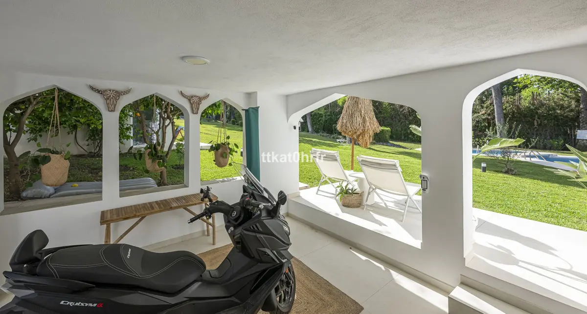 Detached Villa in Nueva Andalucía