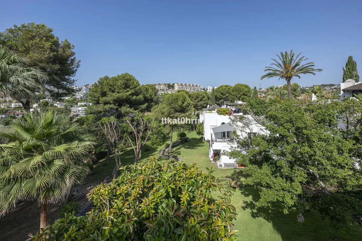 Detached Villa in Nueva Andalucía