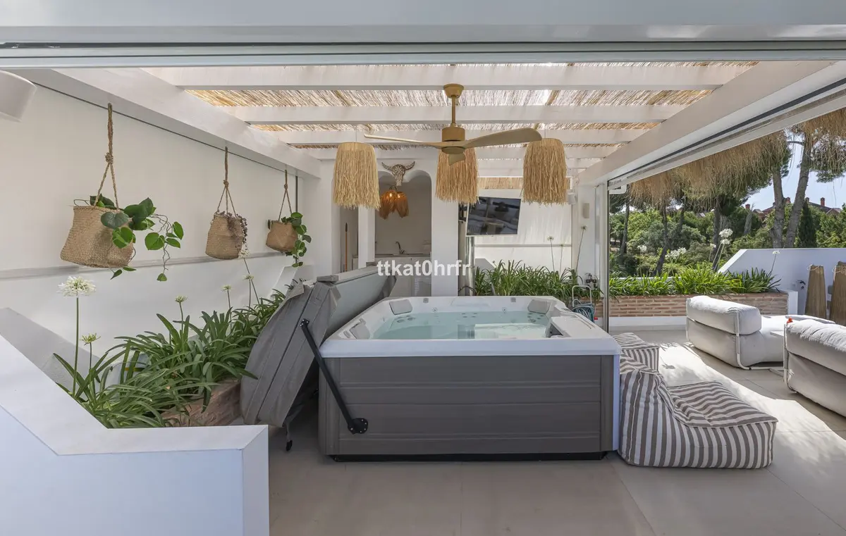 Detached Villa in Nueva Andalucía