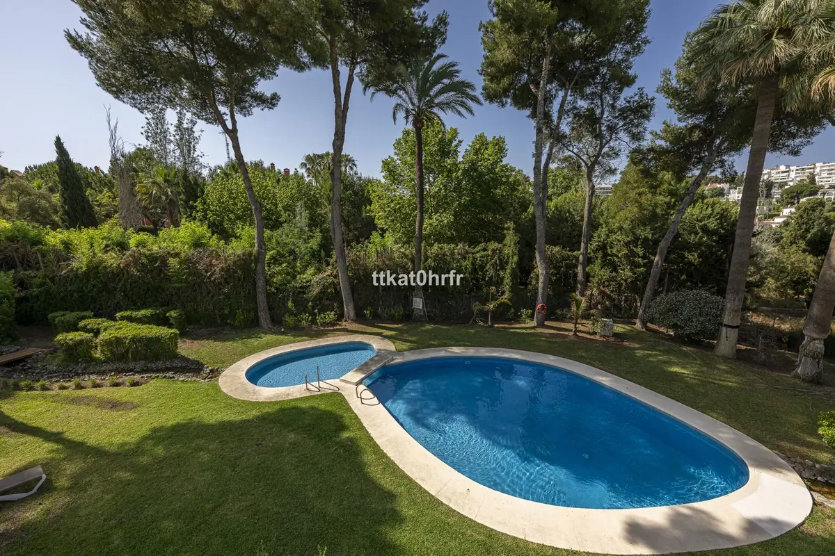 Detached Villa in Nueva Andalucía