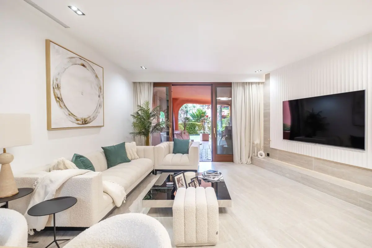 Middle Floor Apartment in Estepona