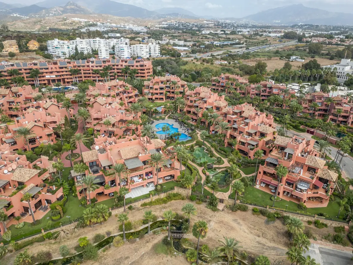 Middle Floor Apartment in Estepona