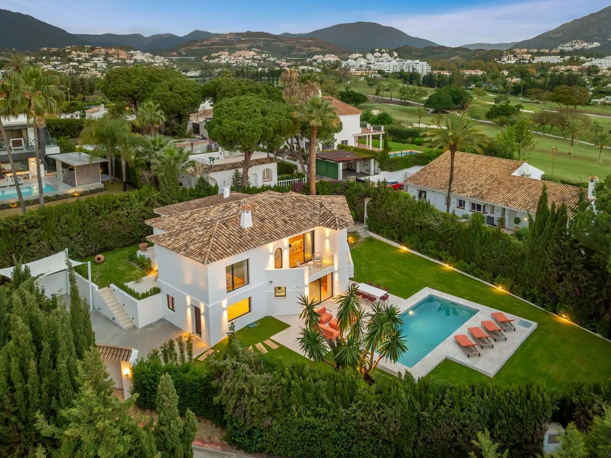 Detached Villa in Nueva Andalucía