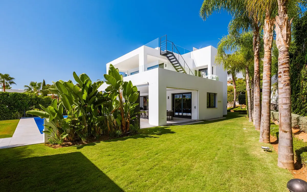 Detached Villa in Nueva Andalucía